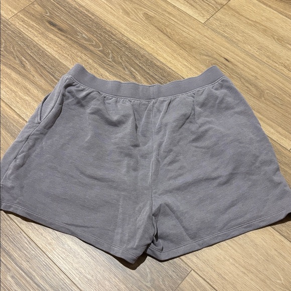 Alo Washed Low Key Sweat Short - Cool Grey Wash - Picture 3 of 4